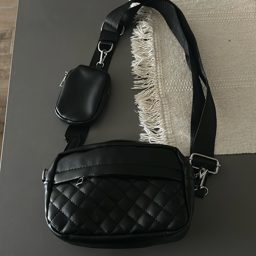 Cartera de cuero negra